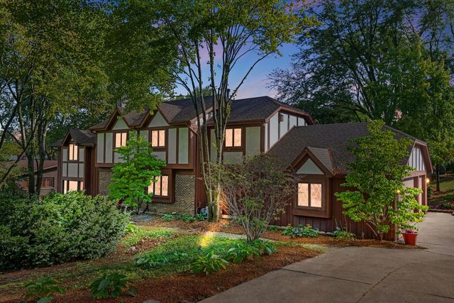 1211 S Grove Avenue, Barrington, IL 60010