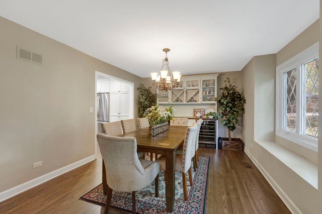 1211 S Grove Avenue, Barrington, IL 60010