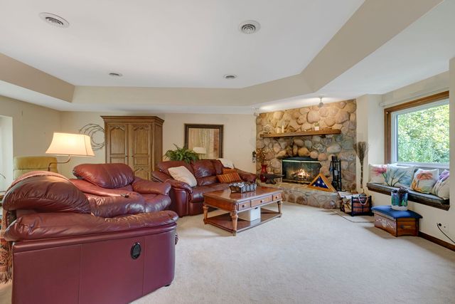1211 S Grove Avenue, Barrington, IL 60010