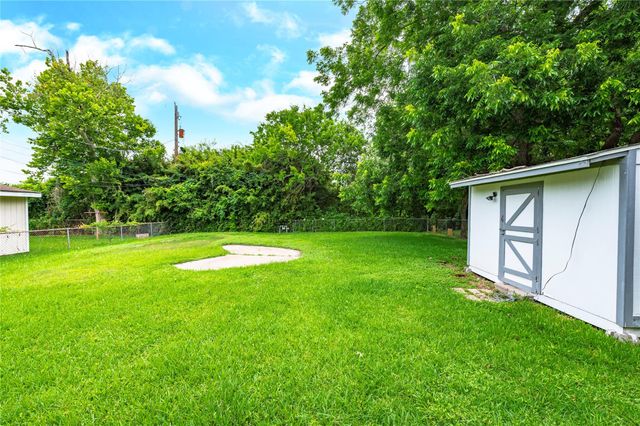 423 Elmo Street, La Marque, TX 77568