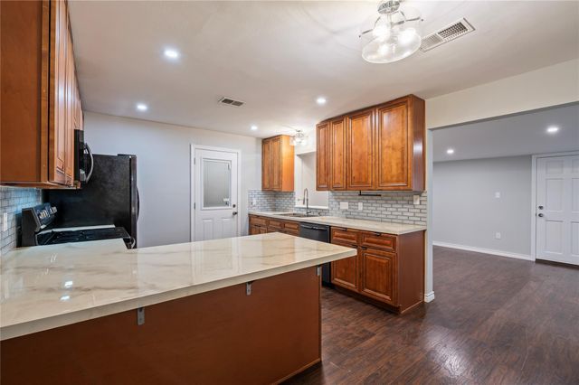 423 Elmo Street, La Marque, TX 77568