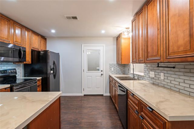423 Elmo Street, La Marque, TX 77568