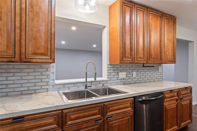 423 Elmo Street, La Marque, TX 77568