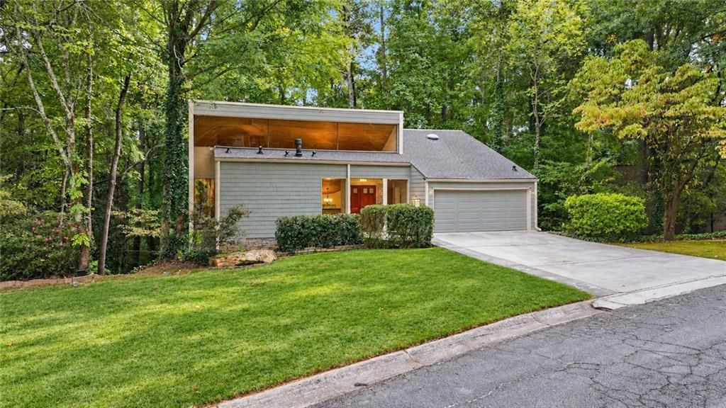 Image 1 of property listing at 2777 Briarlake Woods Way NE, Atlanta, GA 30345