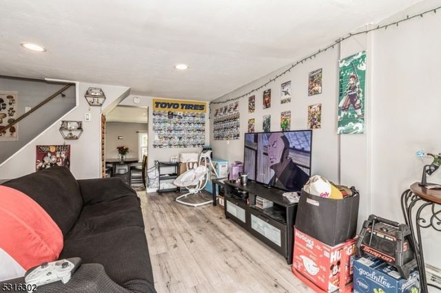 261 W Main St, Bound Brook Boro, NJ 08805