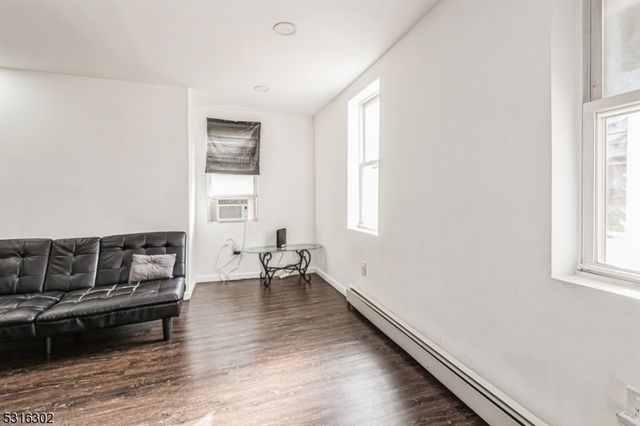 261 W Main St, Bound Brook Boro, NJ 08805