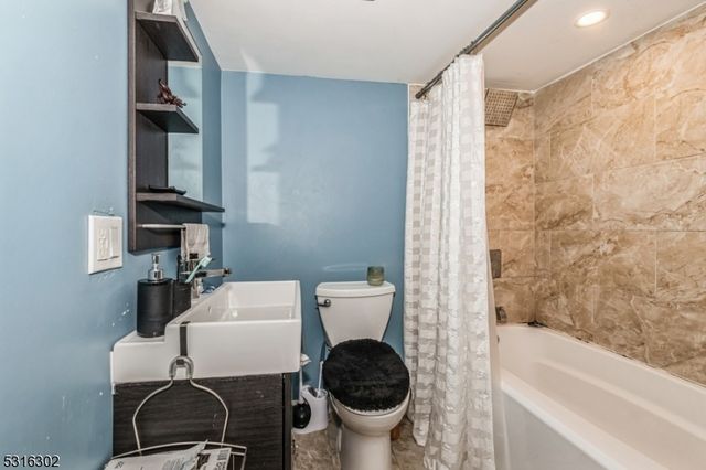 261 W Main St, Bound Brook Boro, NJ 08805