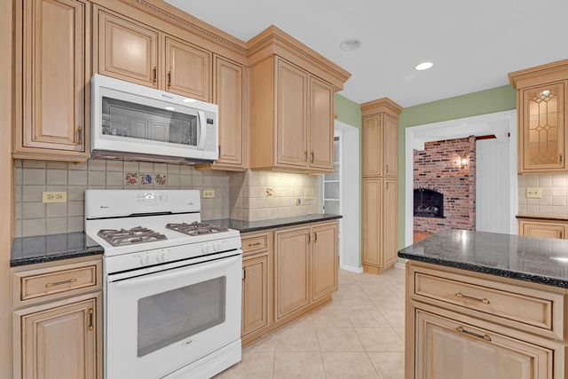 1136 Chateaugay Avenue, Naperville, IL 60540