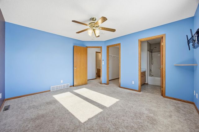 1037 39th Avenue W, West Fargo, ND 58078