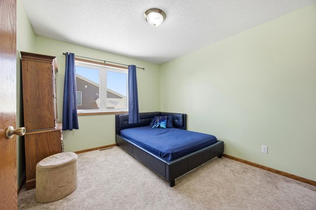 1037 39th Avenue W, West Fargo, ND 58078