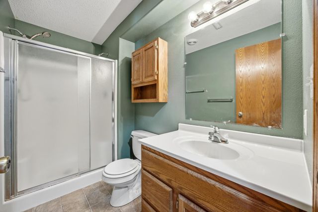 1037 39th Avenue W, West Fargo, ND 58078