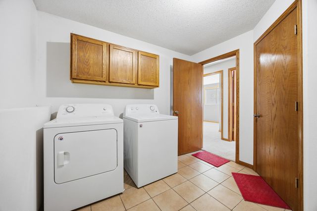 1037 39th Avenue W, West Fargo, ND 58078