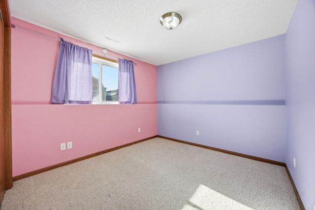 1037 39th Avenue W, West Fargo, ND 58078