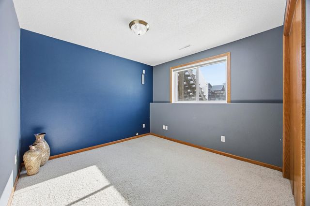 1037 39th Avenue W, West Fargo, ND 58078