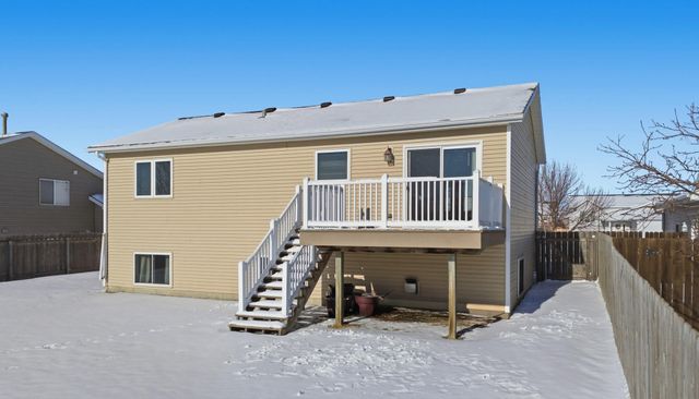 1037 39th Avenue W, West Fargo, ND 58078