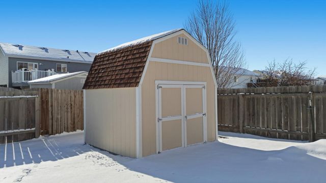 1037 39th Avenue W, West Fargo, ND 58078