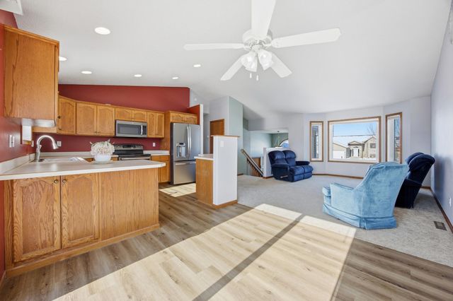 1037 39th Avenue W, West Fargo, ND 58078