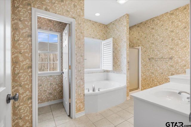 1779 Tall Timber Dr, Tyler, TX 75703