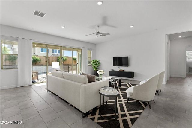 2513 E PLEASANT Lane, Phoenix, AZ 85042