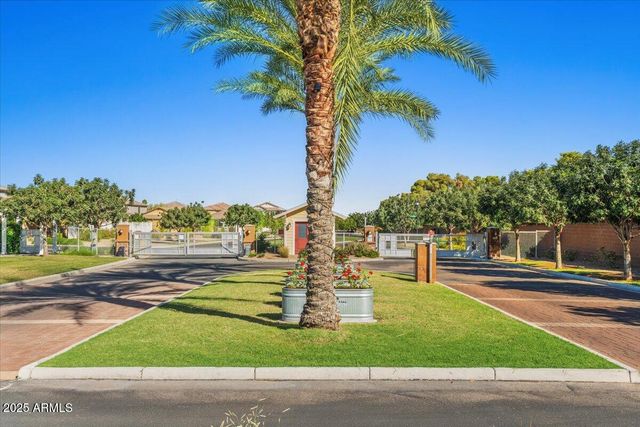 2513 E PLEASANT Lane, Phoenix, AZ 85042