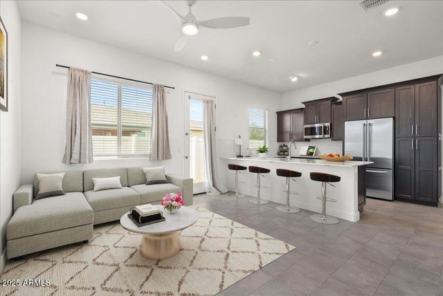 2513 E PLEASANT Lane, Phoenix, AZ 85042