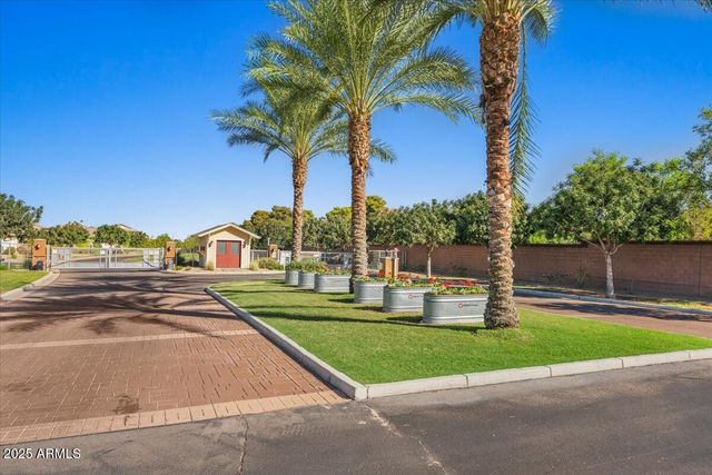 2513 E PLEASANT Lane, Phoenix, AZ 85042