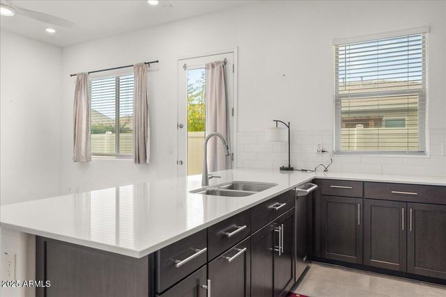 2513 E PLEASANT Lane, Phoenix, AZ 85042