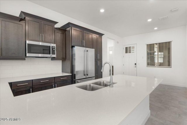 2513 E PLEASANT Lane, Phoenix, AZ 85042