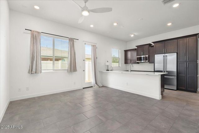 2513 E PLEASANT Lane, Phoenix, AZ 85042