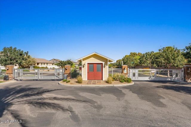 2513 E PLEASANT Lane, Phoenix, AZ 85042