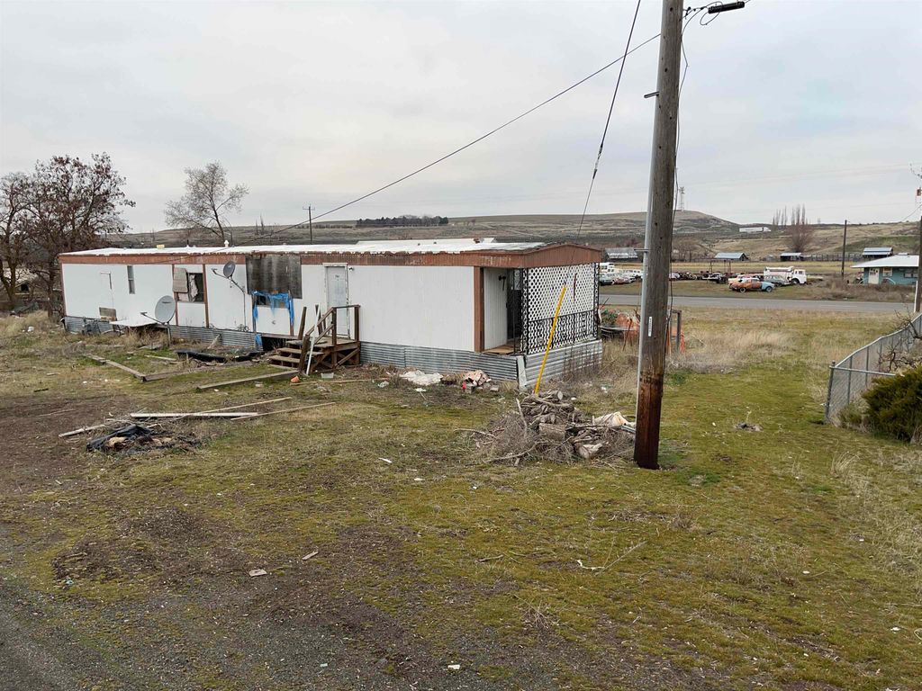 718 W 1st St, Sprague, WA 99032