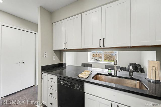 31120 Hunters Drive Drive 98, Farmington, MI 48334