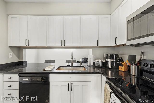 31120 Hunters Drive Drive 98, Farmington, MI 48334