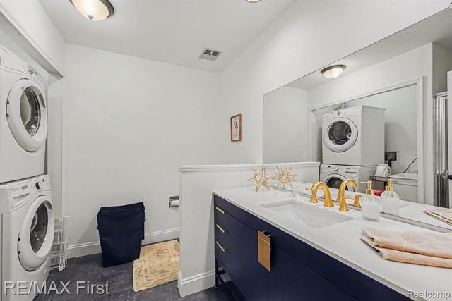 31120 Hunters Drive Drive 98, Farmington, MI 48334