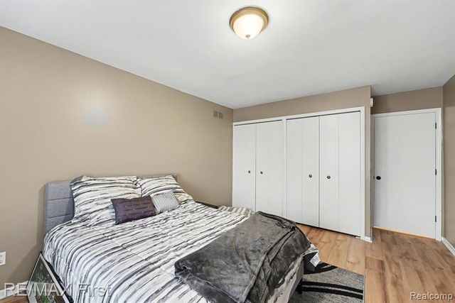 31120 Hunters Drive Drive 98, Farmington, MI 48334