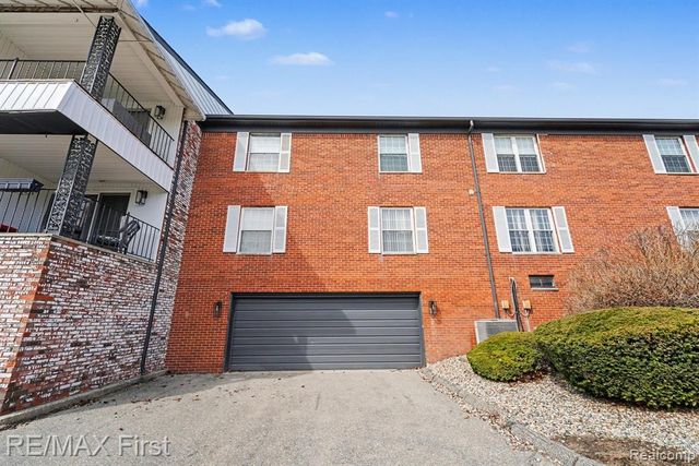 31120 Hunters Drive Drive 98, Farmington, MI 48334