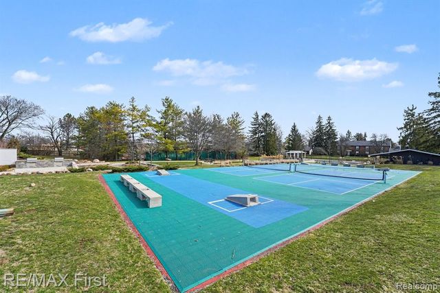 31120 Hunters Drive Drive 98, Farmington, MI 48334