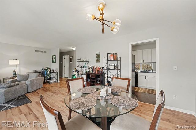 31120 Hunters Drive Drive 98, Farmington, MI 48334