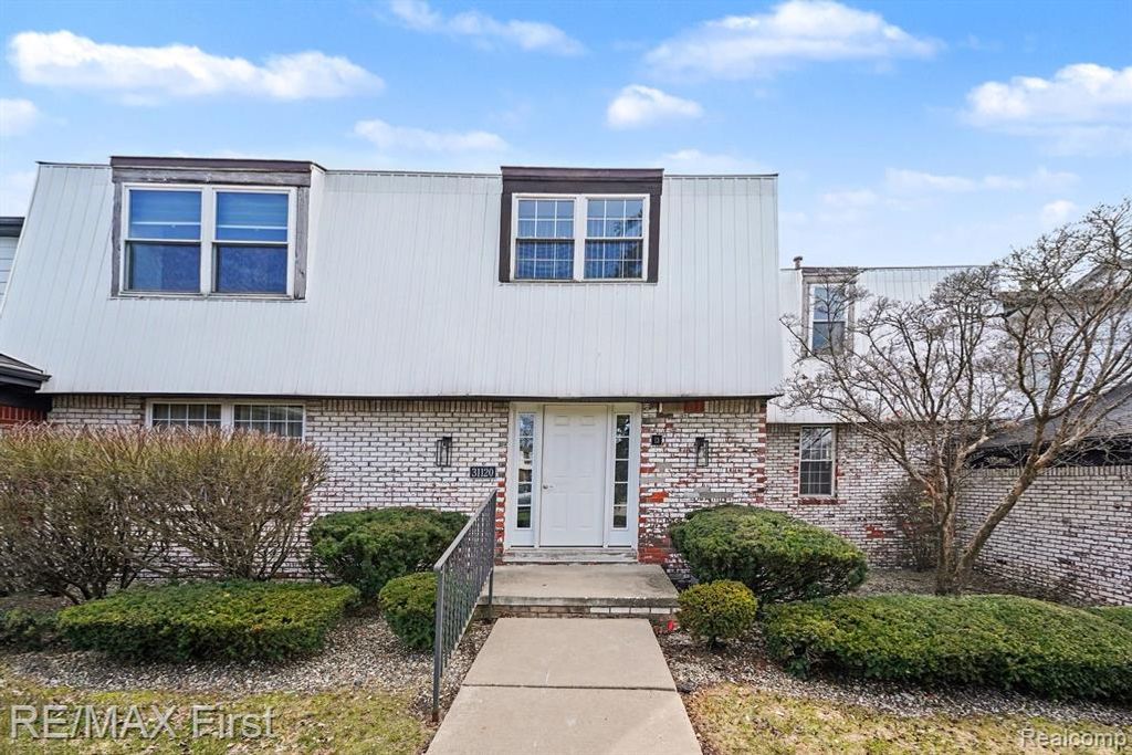 31120 Hunters Drive Drive 98, Farmington, MI 48334