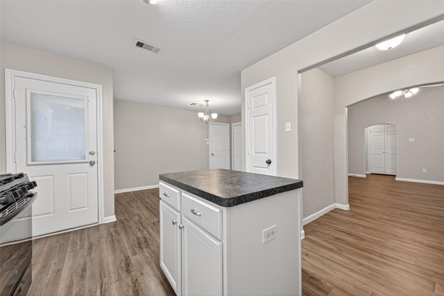 987 Oak Glen Drive, Conroe, TX 77378