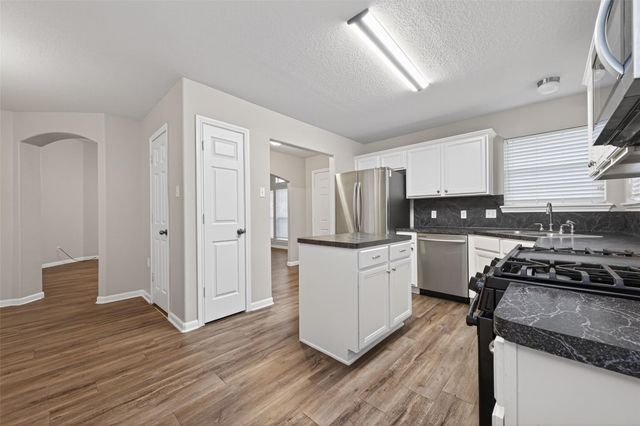 987 Oak Glen Drive, Conroe, TX 77378