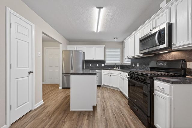 987 Oak Glen Drive, Conroe, TX 77378