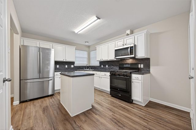 987 Oak Glen Drive, Conroe, TX 77378