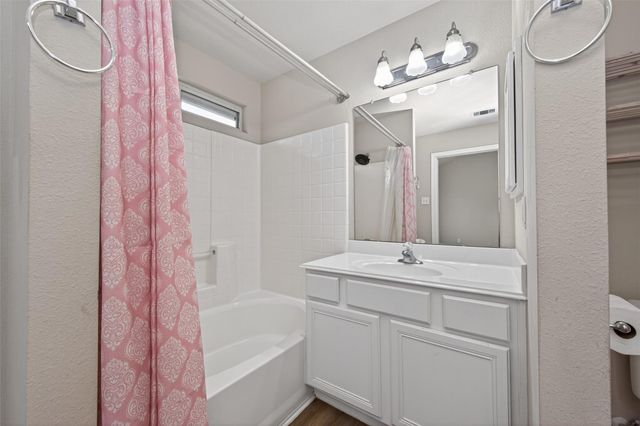 987 Oak Glen Drive, Conroe, TX 77378