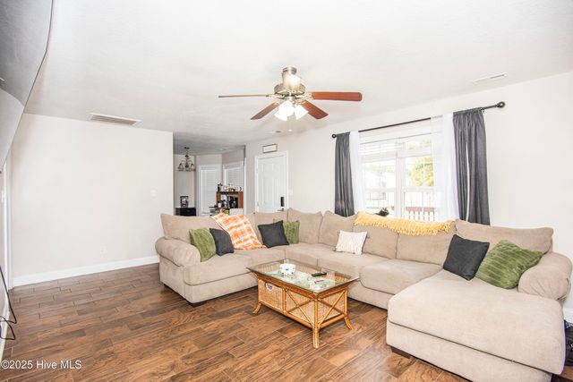 410 Stagecoach Drive, Jacksonville, NC 28546