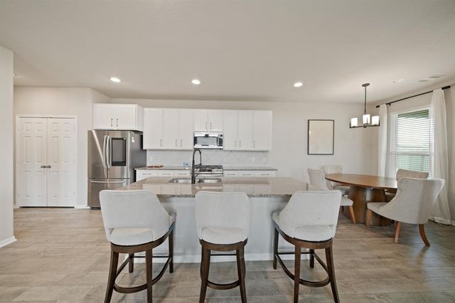 2202 Bright Sunrise Trail, Fresno, TX 77545