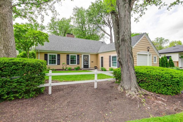 214 Washington Circle, Lake Forest, IL 60045