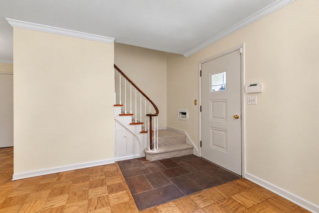 214 Washington Circle, Lake Forest, IL 60045