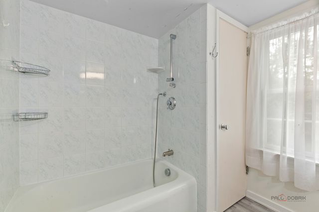 214 Washington Circle, Lake Forest, IL 60045