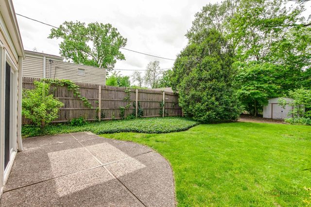 214 Washington Circle, Lake Forest, IL 60045